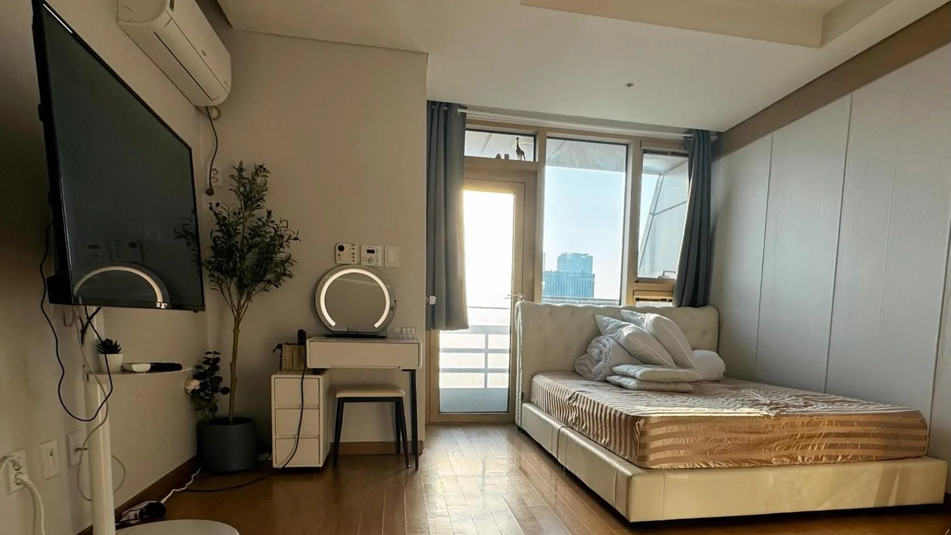 Gangnam City View With Balcony - Netflix & Youtube Free Seoul