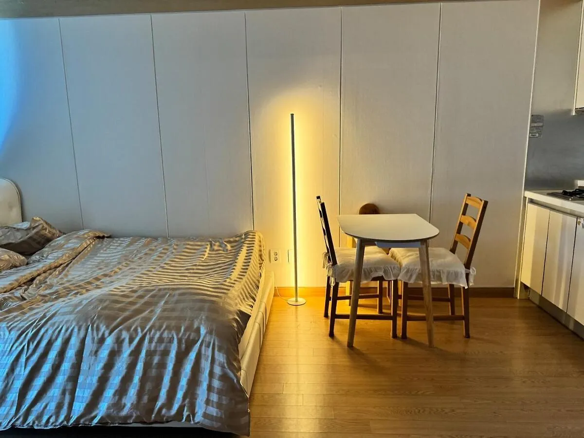 Gangnam City View With Balcony - Netflix & Youtube Free Seoul Apartment